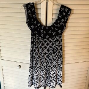 White House Black Market black & white tunic‎ Small NWOT